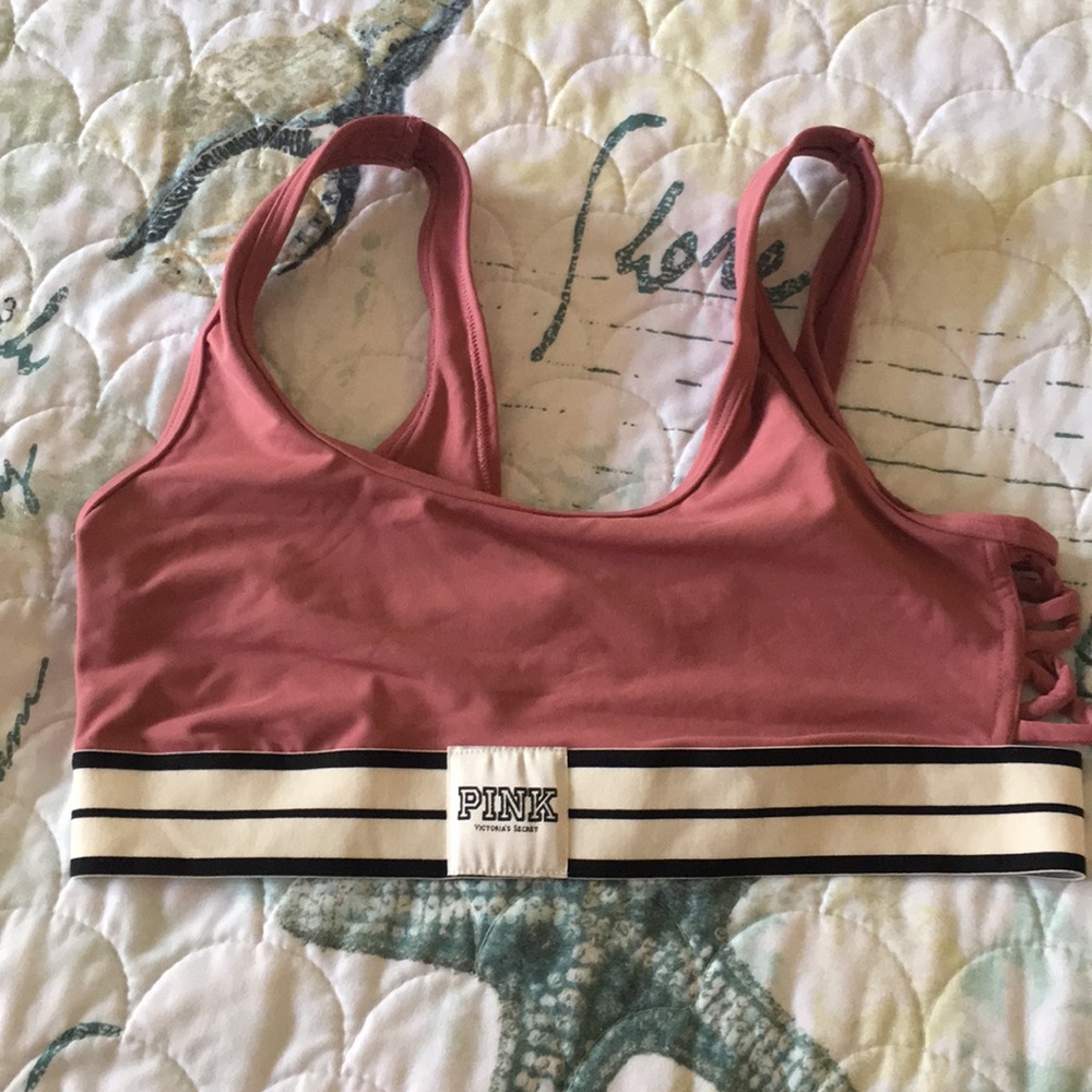 🍓🍓Very Nice NWOT PINK VS Sports Bra🍓🍓